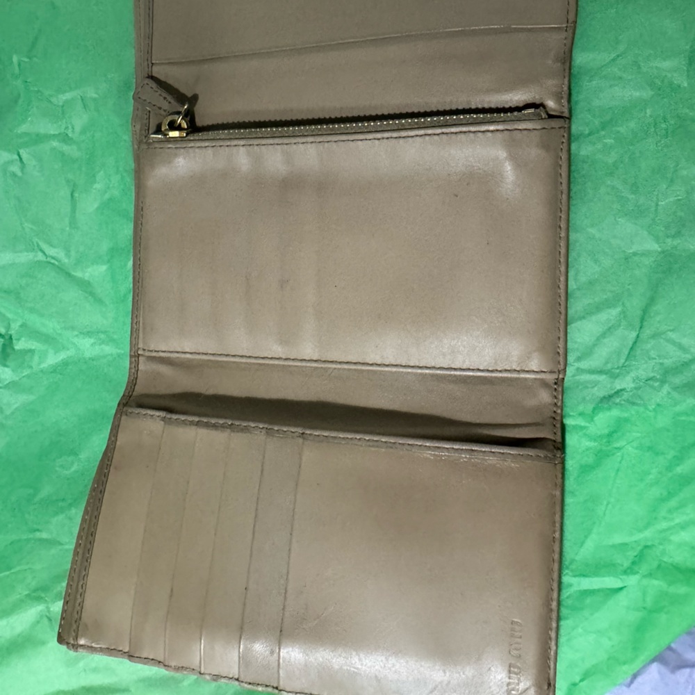 Miu Miu Tan Croc-Embossed Wallet - Picture 4 of 11